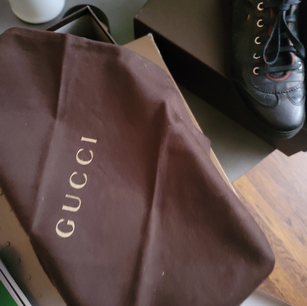 100% Authenic Gucci Black Women's Casual Lace-Up Sneakers - Picture 8 of 11